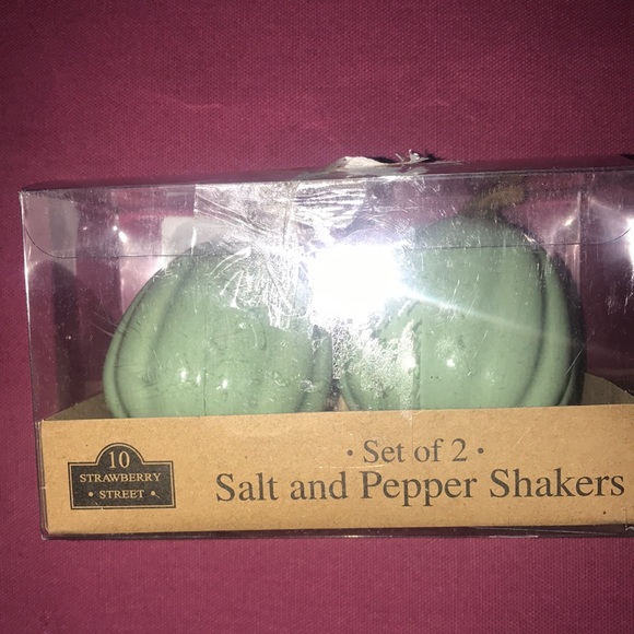 New in box sage color pumpkin salt shakers - Picture 2 of 7